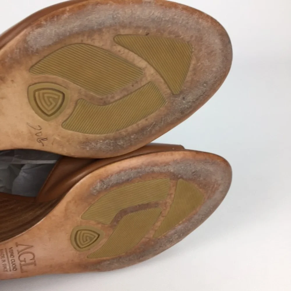 AGL Attilio Giusti Leombruni Womens Tan Wedge Sandal Gold Buckle size 40 US 10